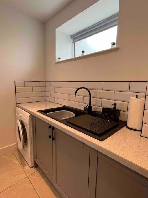 Entire Property In Downham Market, Serviced Accomodation Apartment ภายนอก รูปภาพ